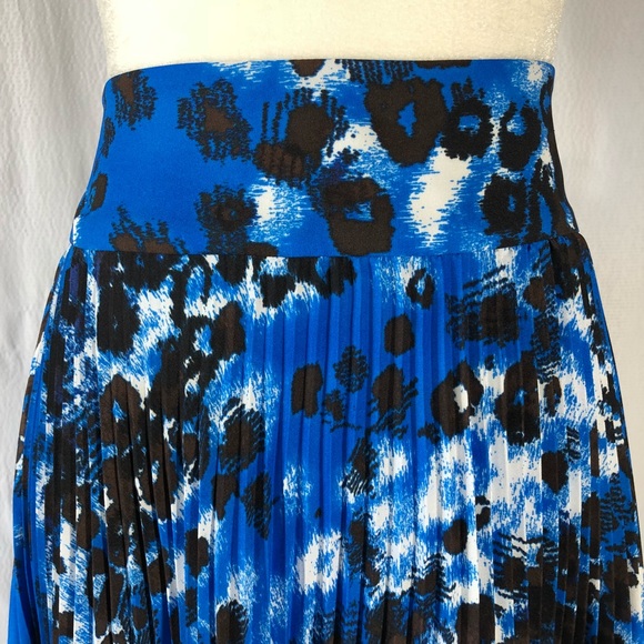 Ann Taylor Royal Blue Print Pleated Skirt - Picture 2 of 8